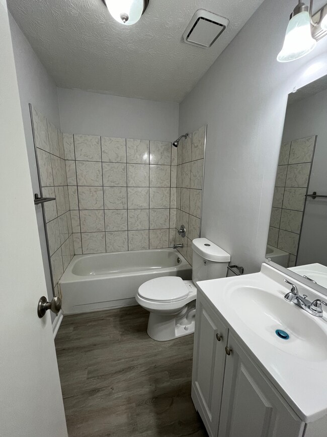 Building Photo - Fantastic Townhouse Westerville schools 2 bedroom 2.5 bathroom, basement