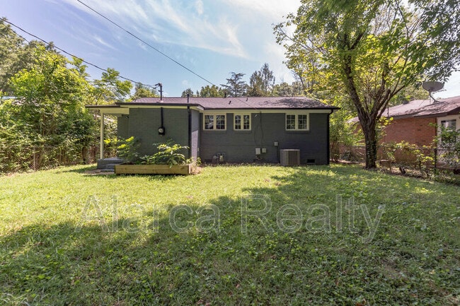 Building Photo - 2438 Finchley Dr