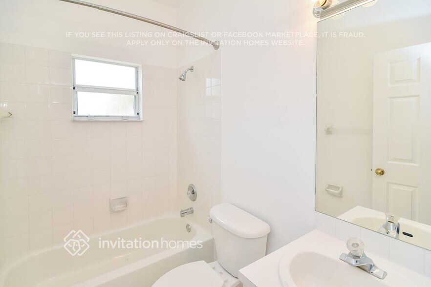 Building Photo - 14323 SW 156th Ave