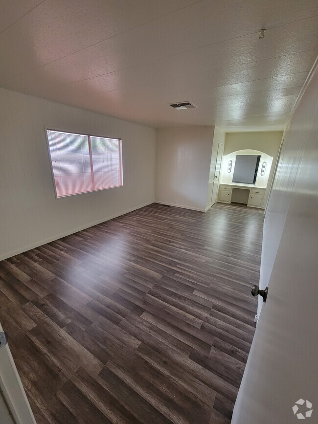 Building Photo - 14968 Vinehill St