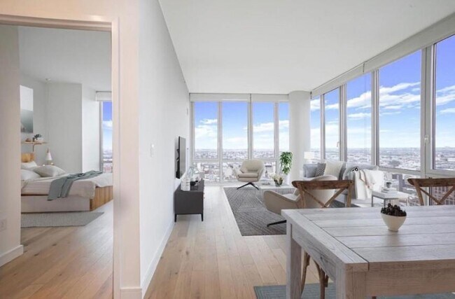 Building Photo - 2 bedroom in LONG ISLAND CITY NY 11101
