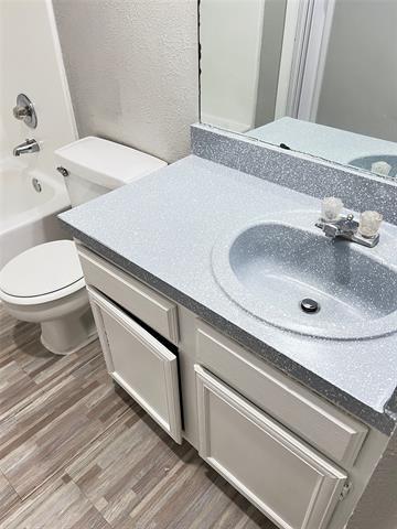 Building Photo - 9696 Walnut St