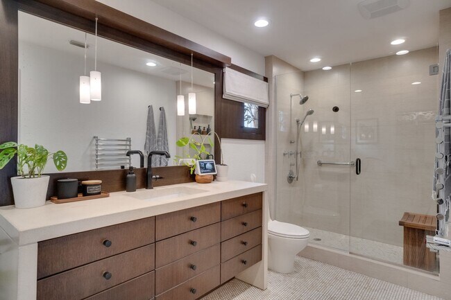 Building Photo - Exquisite 3 bedroom 2.5 bath two-story Executive Condo in Winter Park with 2-Car Garage