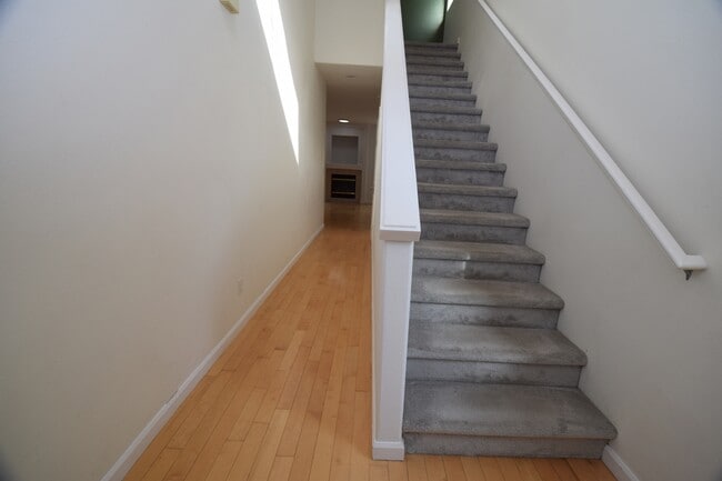 Building Photo - 432 NE 57th Ave