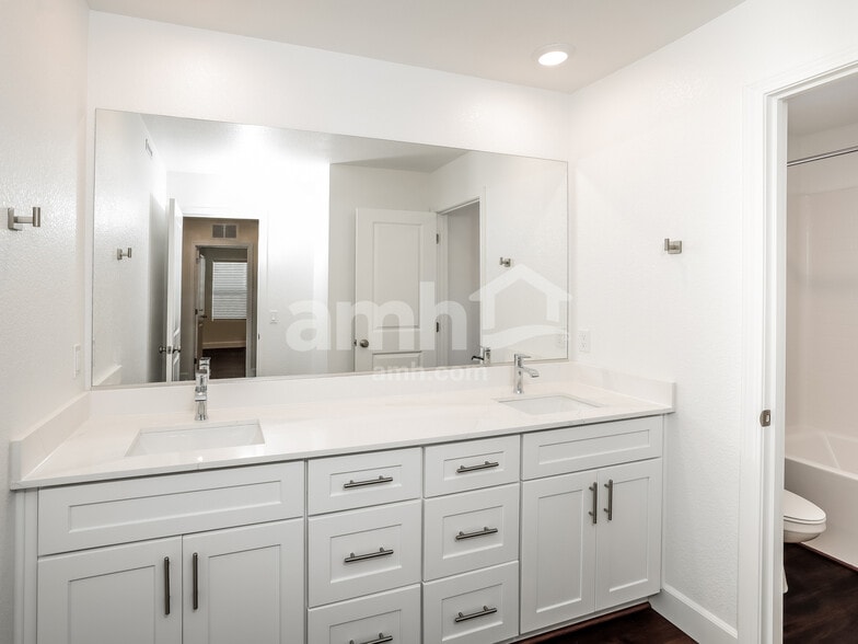 Building Photo - 6504 Enlightenment Dr