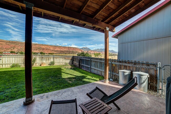 Building Photo - 383 E Coronado Ln