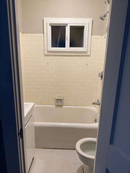 Building Photo - 110 High St