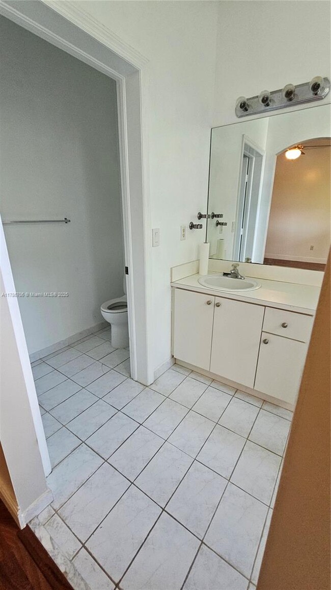 Building Photo - 2255 Anchor Ct