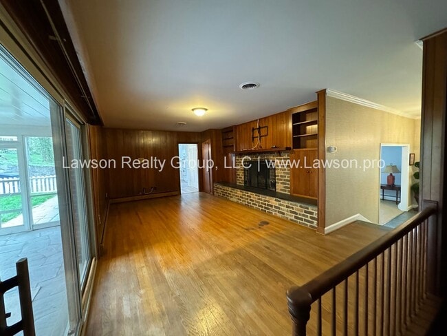 Building Photo - Spacious South Roanoke Home with Lawn Care Included