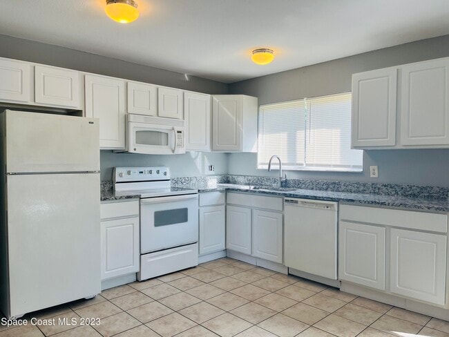 Building Photo - 217 Manth Ave