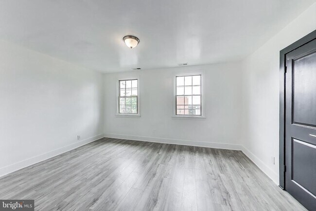 Building Photo - 3918 10th St NE