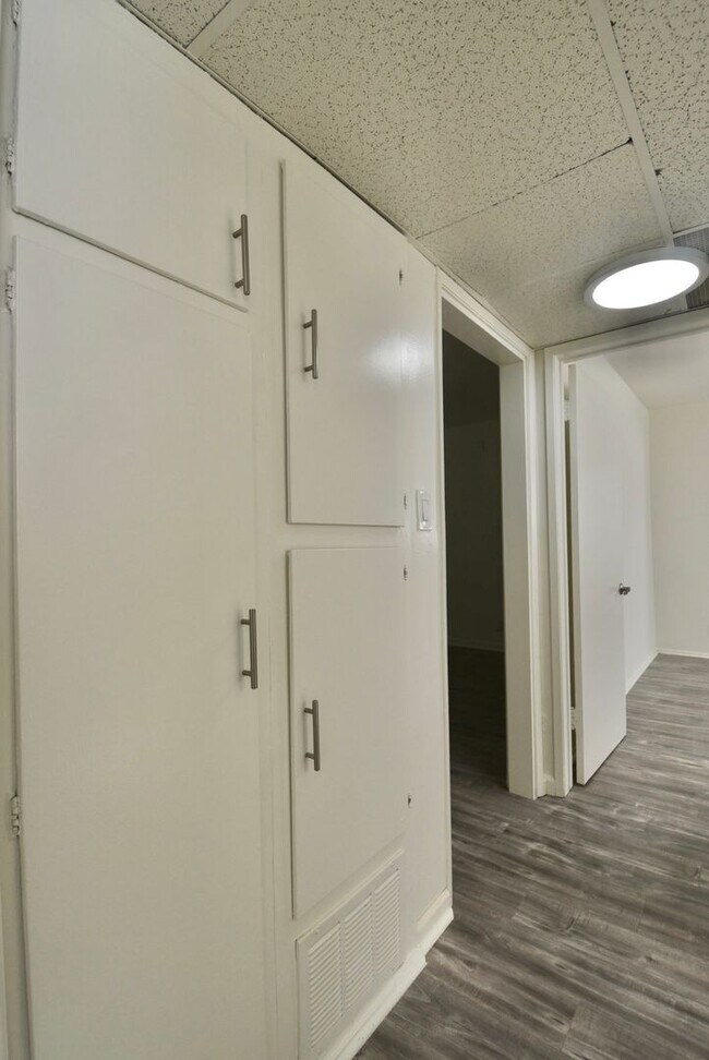 Building Photo - 14706 Dickens St