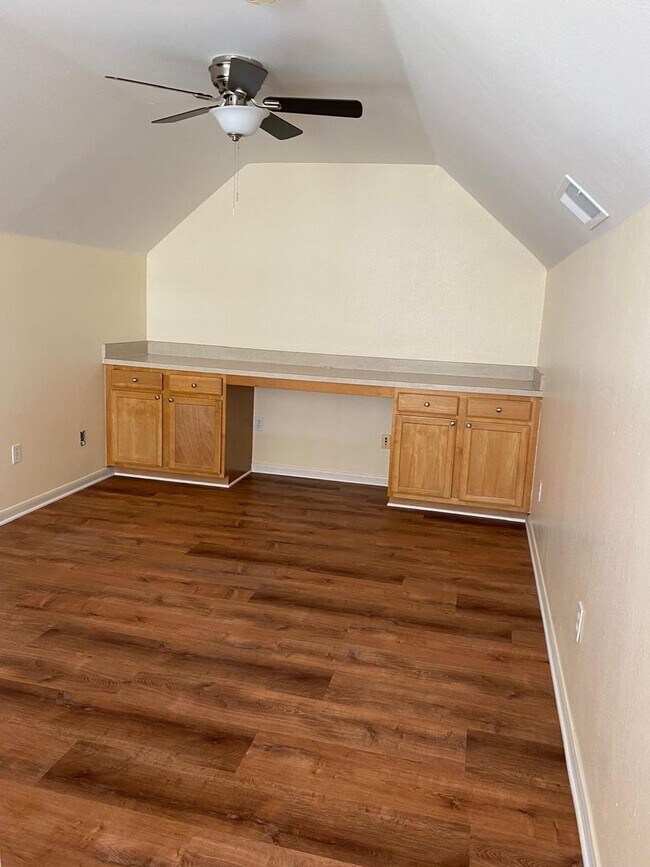 Building Photo - 1 bedroom 1 bath condo