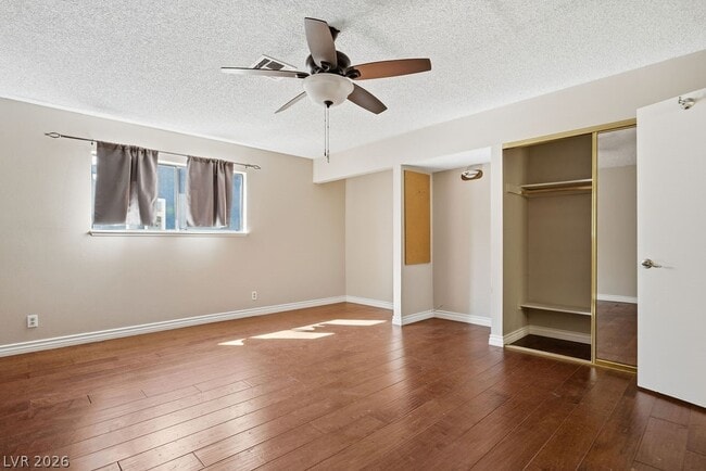 Building Photo - 4561 Paseo El Rio Dr