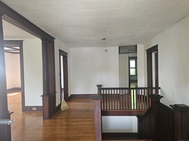 Building Photo - 32 Latham St