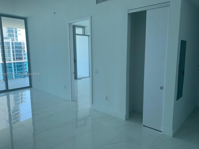 Building Photo - 17550 Collins Ave