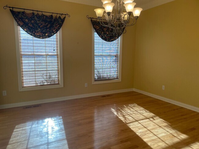 Building Photo - Five Bedroom Home in NE Rochester MN