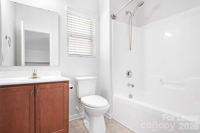 Building Photo - 2059 Blue Iris Dr
