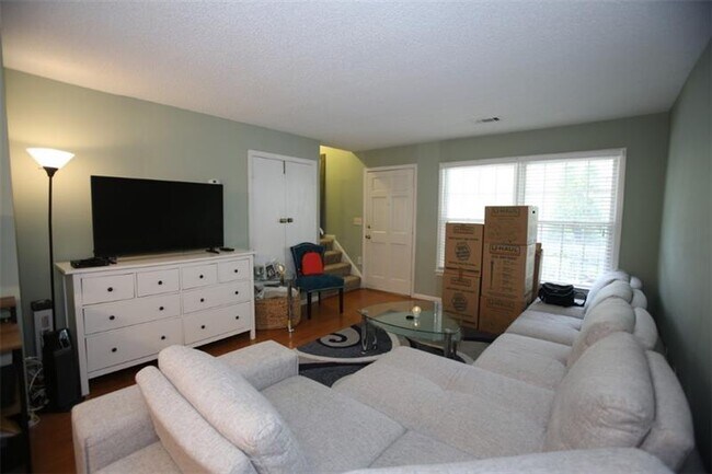 Building Photo - 2762 Farm Ln SE