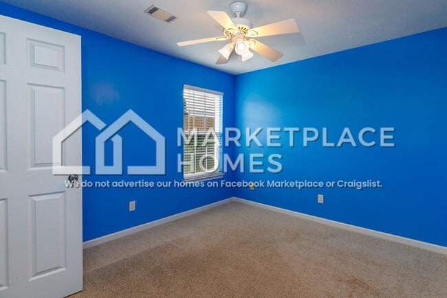 Building Photo - 512 Marble Falls