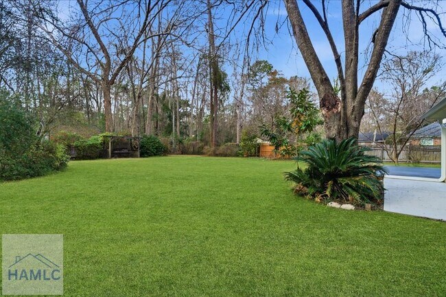 Building Photo - 405 Club Dr