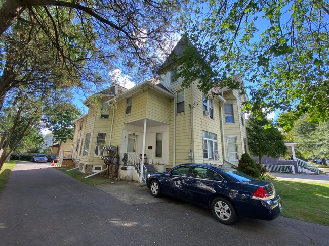 Building Photo - 217 W Vine St