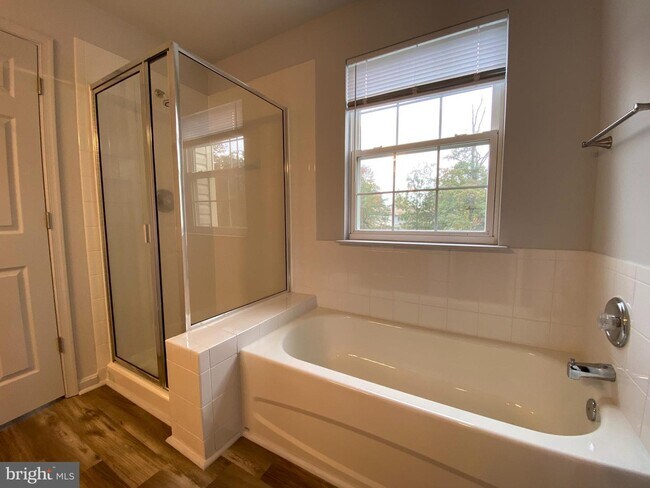 Building Photo - 5147 Mallards Landing Dr