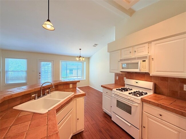 Building Photo - 1703 Hatch Rd