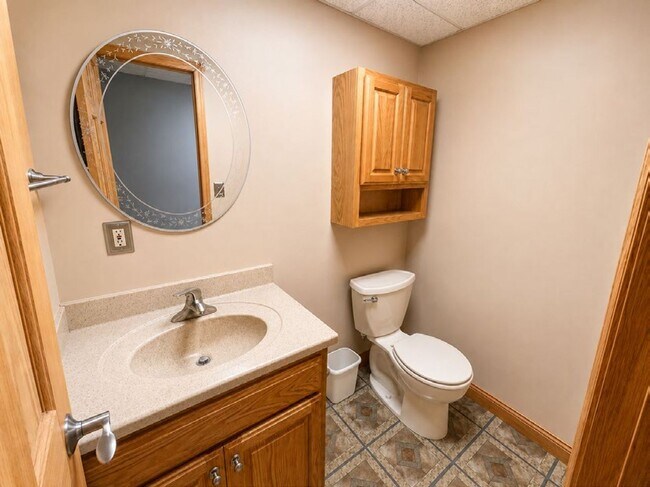 Building Photo - GORGEOUS 3 BEDROOM HOME ON WEST SIDE OF TRAVERSE CITY