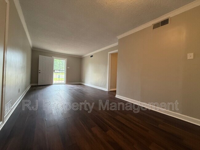 Building Photo - 3215 Barron Ave