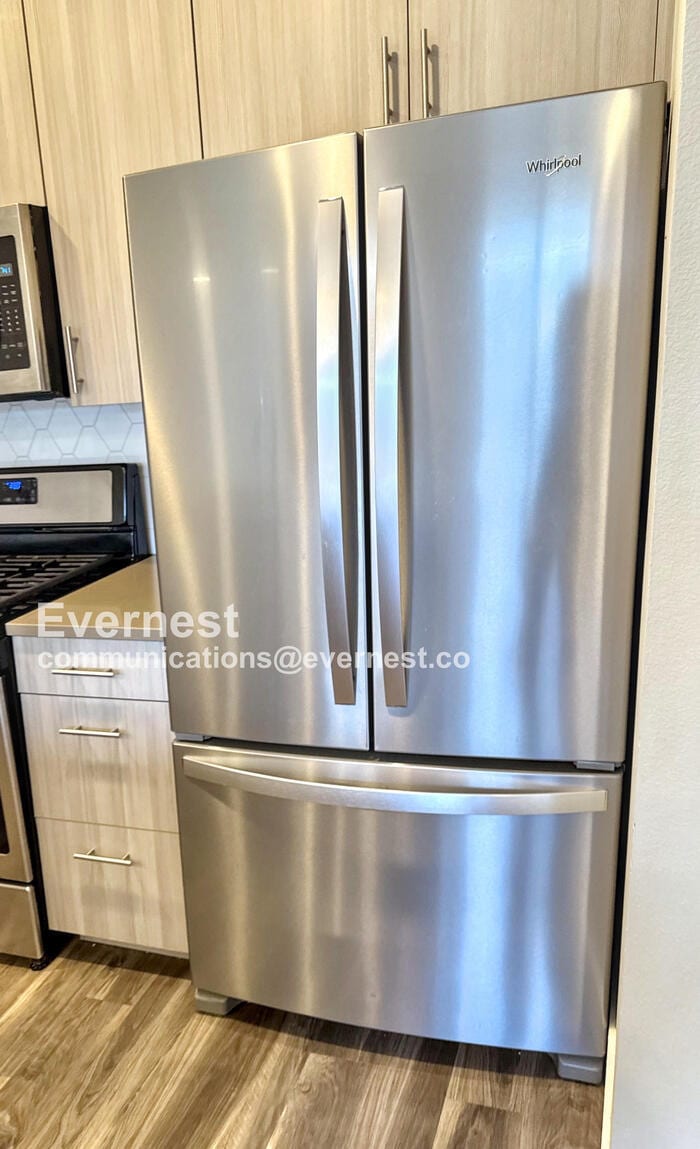 Building Photo - 2374 S University Blvd