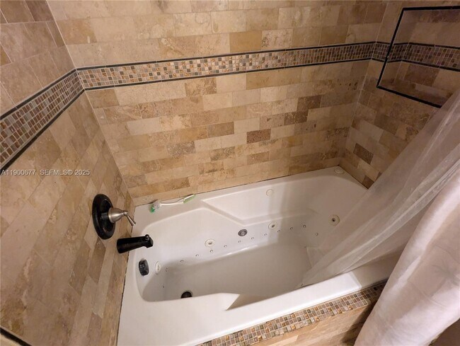 Building Photo - 3400 Foxcroft Rd