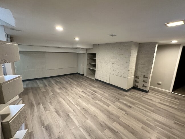 Building Photo - AVAILABLE JULY! Student Housing near DU Campus!