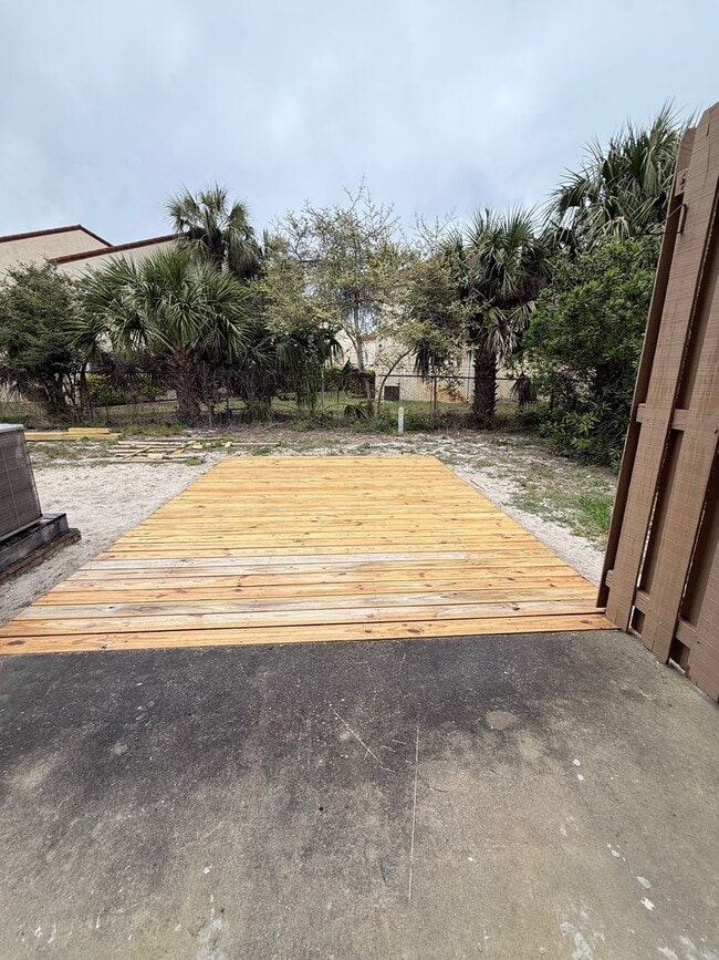 Building Photo - New Listing!