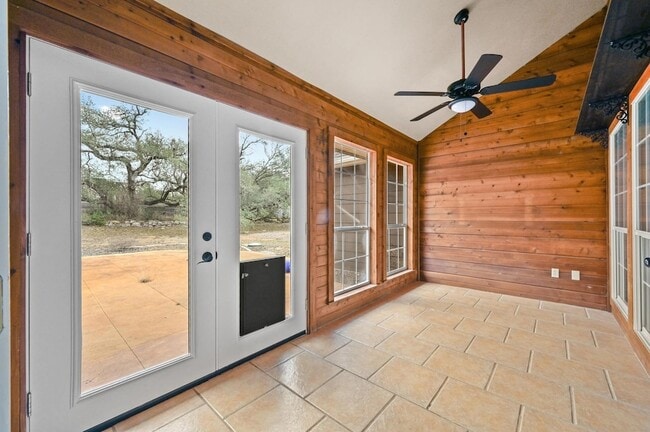 Building Photo - 140 Barton Ranch Cir