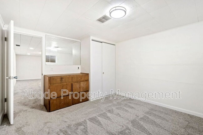 Building Photo - 328 N Roosevelt Ave