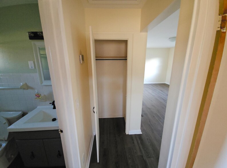 Building Photo - 615 19th St