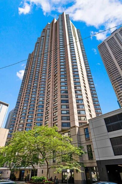 Primary Photo - 401 E Ontario St