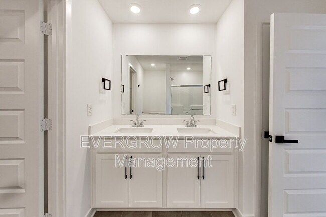 Building Photo - 4543 Nokes Pl