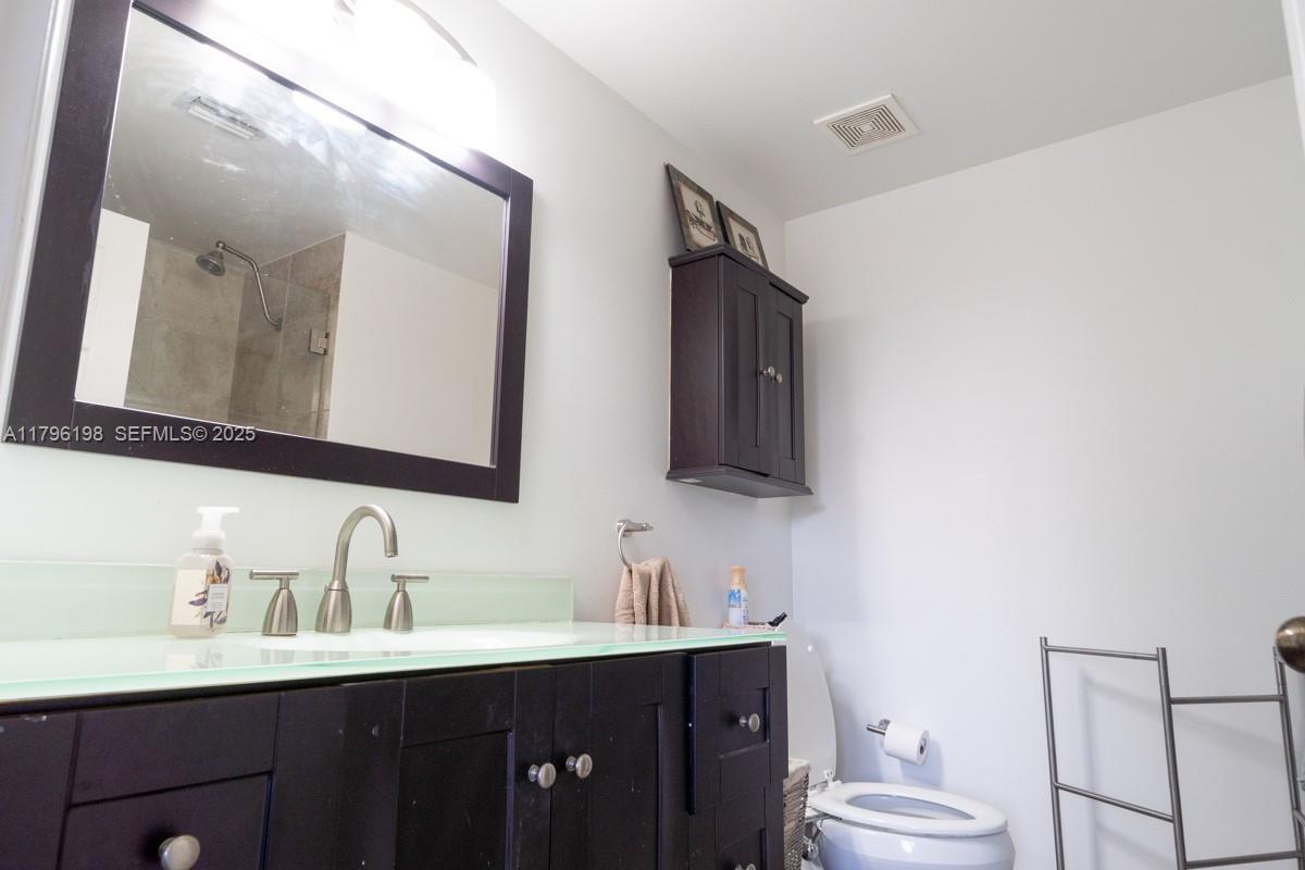 Building Photo - 1999 Madeira Dr