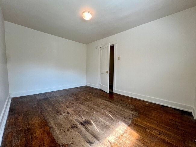 Building Photo - Incredible Two Bedroom Townhouse in Oakland! Close to Pitt & CMU! Call Today!