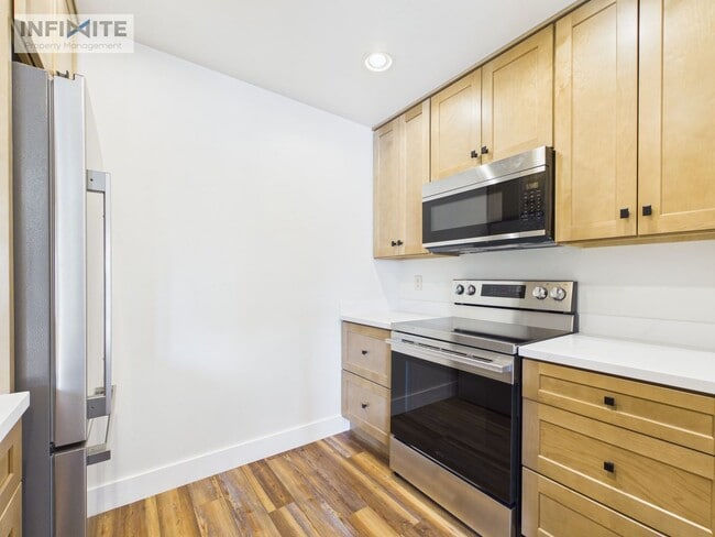 Building Photo - Updated 2 Bedroom in Belgrade