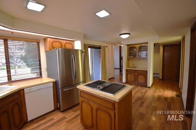 Building Photo - 7344 Modoc St