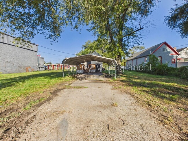 Building Photo - 836 N Montgall Ave