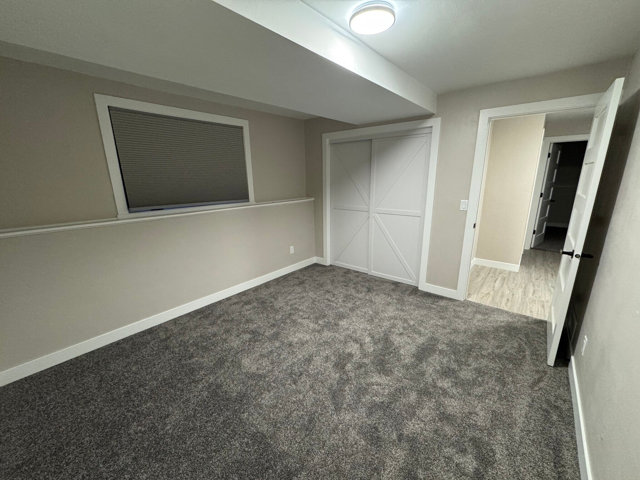 Building Photo - 2740 W Glenpark Dr