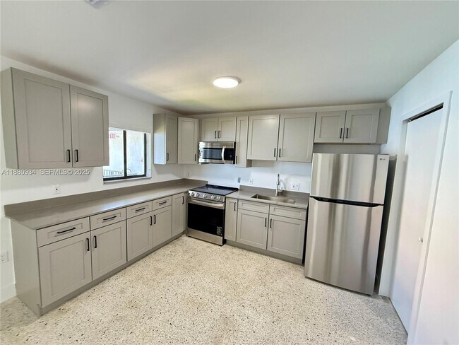 Building Photo - 180 NE 57th St