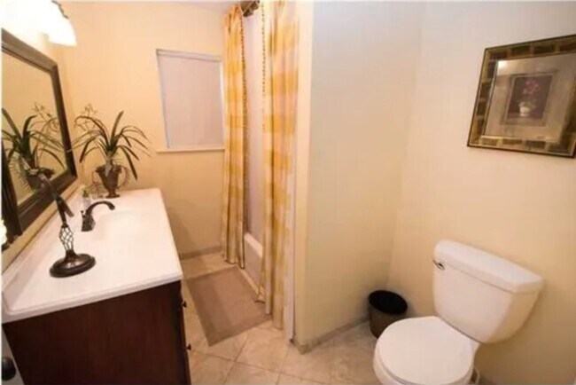 Building Photo - 4204 Maplewood Ct