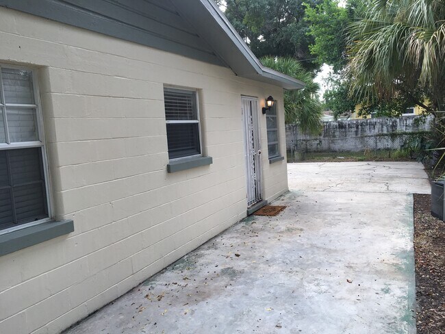 Building Photo - North Hyde Park - UT Area