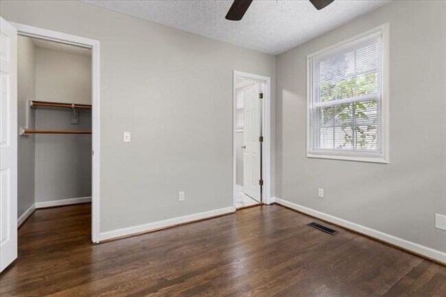 Building Photo - Radford, 3 BR / 2 BA, Available NOW