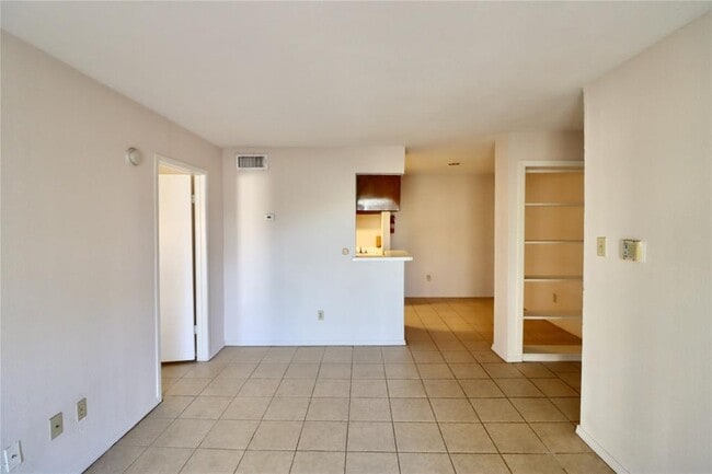 Building Photo - 9220 Bellwood Ln
